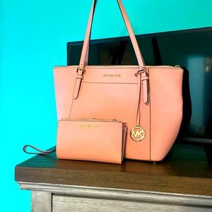 Micheal kors tote bag and matching wallet